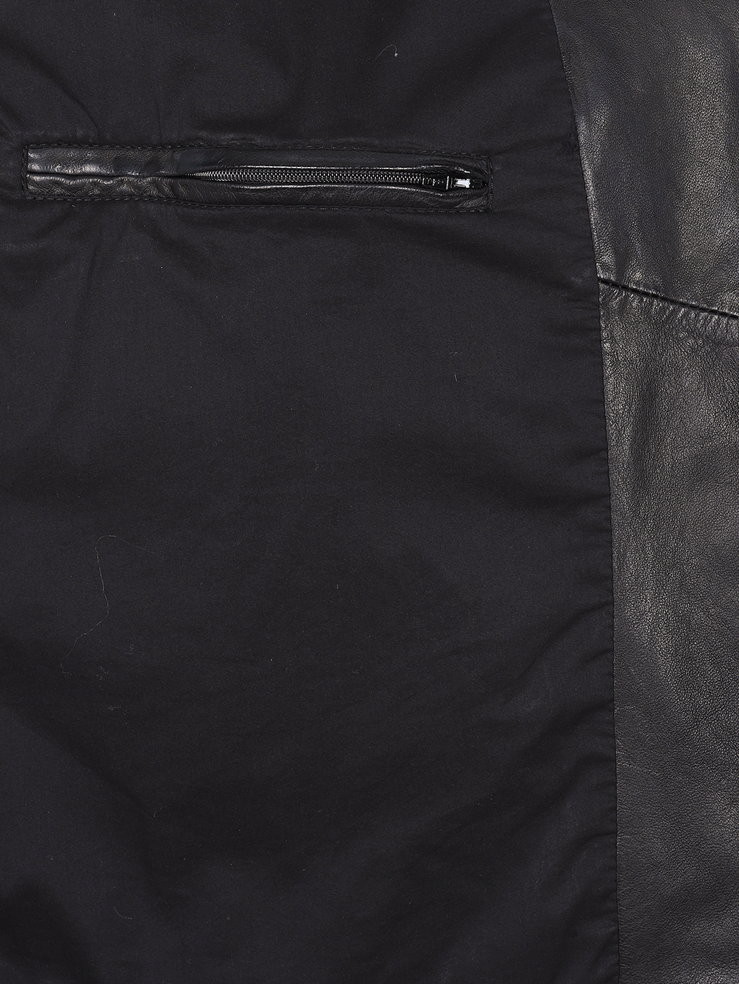Chiodo in pelle nera
