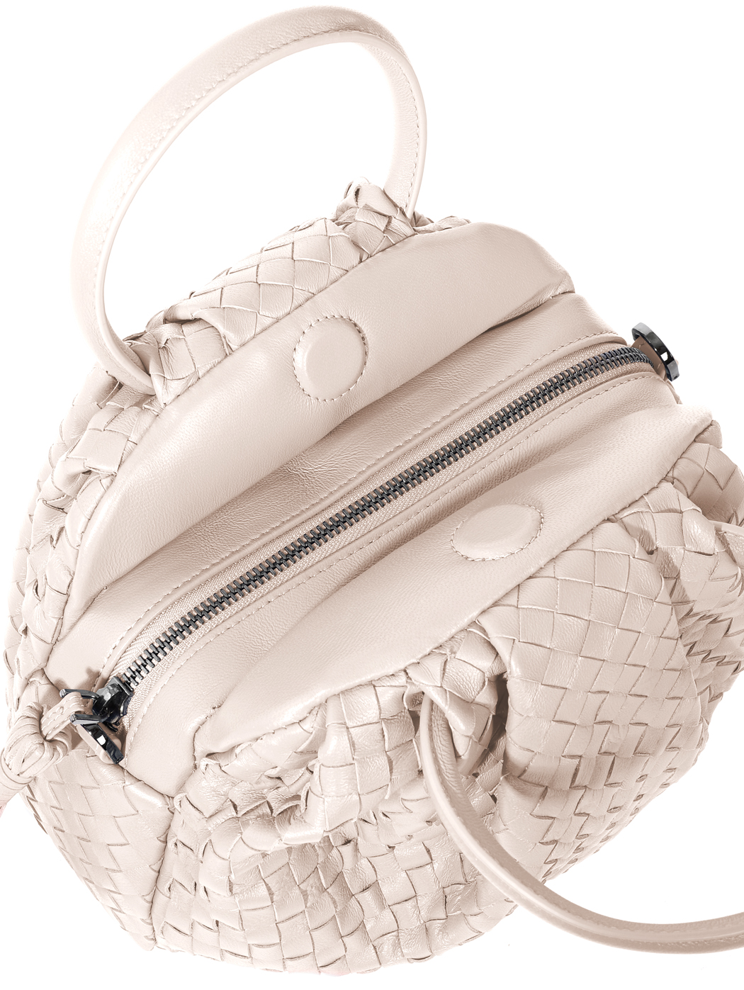 둥근 가죽 손잡이가 달린 브레이드 핸드백 
